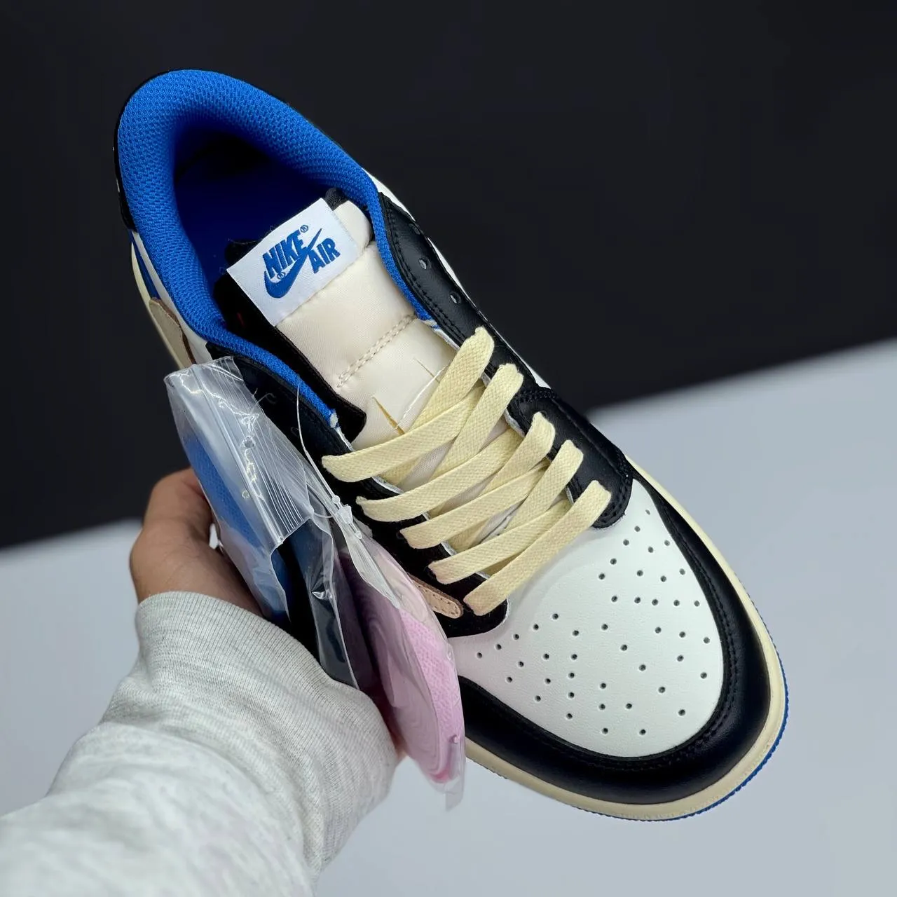 کفش نایک ایر جردن ۱ لو تراویس اسکات فرگمنت Nike Air Jordan 1 Low Travis Scott Fragment - تصویر 4