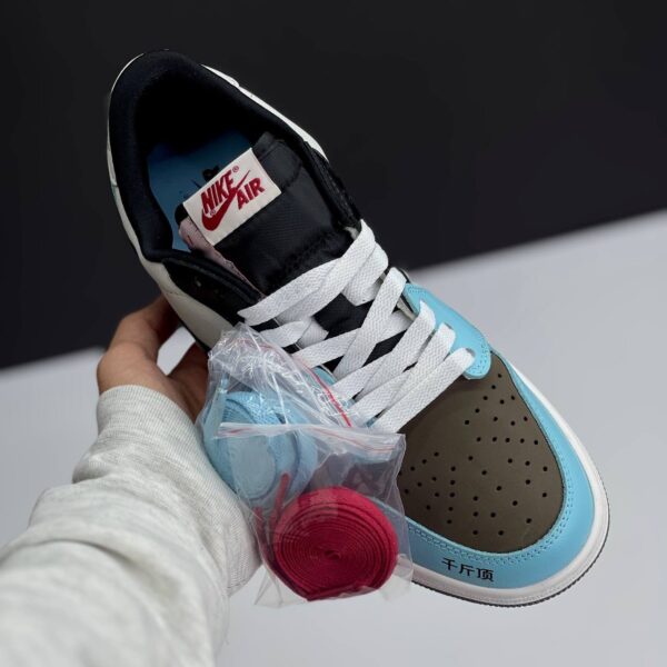 کفش نایک ایر جردن ۱ لو تراویس اسکات بی‌ ام‌ و  Nike Air Jordan 1 Low Travis Scott BMW