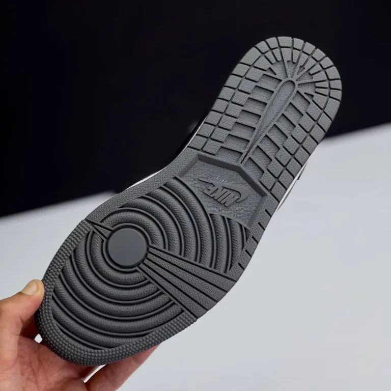 کفش نایک ایر جردن ۱ لو تراویس اسکات بی ام و Nike Air Jordan 1 Low Travis Scott BMW کفش نایک ایر جردن ۱ لو تراویس اسکات بی ام و Nike Air Jordan 1 Low Travis Scott BMW - تصویر 3