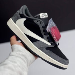 کفش نایک ایر جردن وان لو تراویس اسکات مشکی طوسی سوئد Nike Air Jordan 1 Low Travis Scott Black Grey Suede کفش نایک ایر جردن وان لو تراویس اسکات مشکی طوسی سوئد Nike Air Jordan 1 Low Travis Scott Black Grey Suede