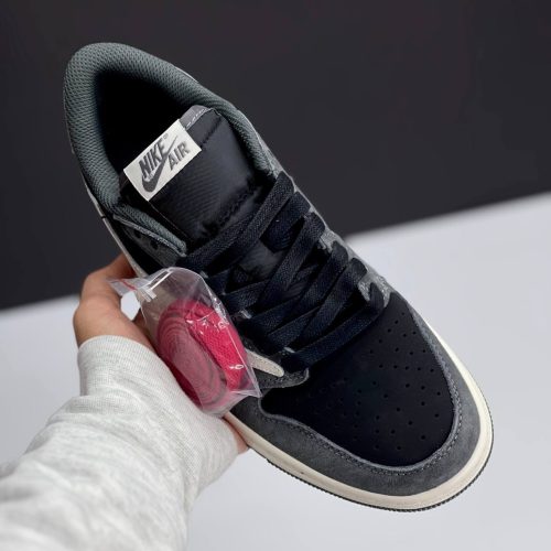 کفش نایک ایر جردن وان لو تراویس اسکات مشکی طوسی سوئد  Nike Air Jordan 1 Low Travis Scott Black Grey Suede