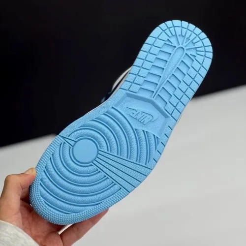 کفش نایک ایر جردن وان ساقدار ورنی آبی سورمه‌ای Nike Air Jordan 1 High Patent Navy Blue - تصویر 3