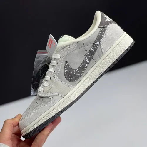 کفش نایک جردن وان لو تراویس اسکات نورث فیس Jordan 1 Low Travis Scott x North Face کفش نایک جردن وان لو تراویس اسکات نورث فیس Jordan 1 Low Travis Scott x North Face - تصویر 2