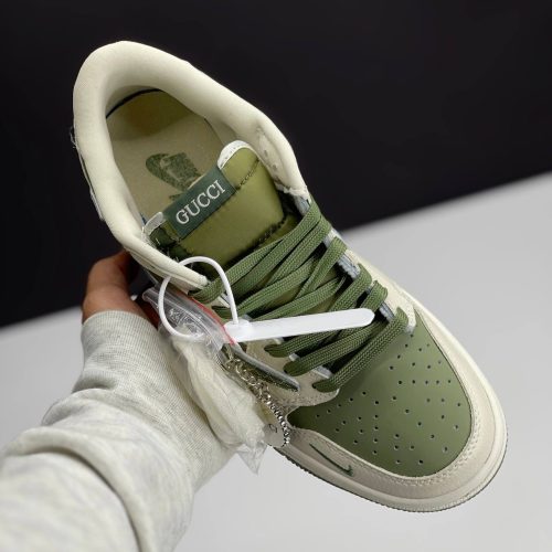 کفش نایک ایر جردن وان لو تراویس اسکات گوچی Jordan 1 Low Travis Scott x Gucci کفش نایک ایر جردن وان لو تراویس اسکات گوچی Jordan 1 Low Travis Scott x Gucci