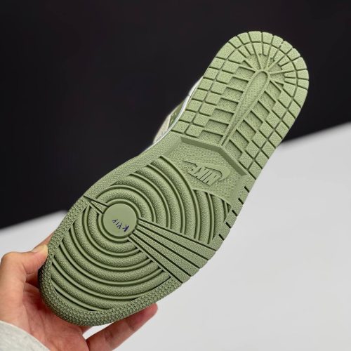 کفش نایک ایر جردن وان لو تراویس اسکات گوچی Jordan 1 Low Travis Scott x Gucci کفش نایک ایر جردن وان لو تراویس اسکات گوچی Jordan 1 Low Travis Scott x Gucci