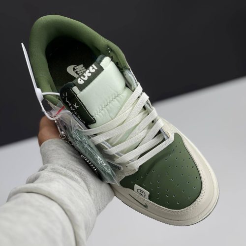 کفش نایک ایر جردن وان لو تراویس اسکات گوچی Travis Scott x Nike Air Jordan 1 Low Gucci کفش نایک ایر جردن وان لو تراویس اسکات گوچی Travis Scott x Nike Air Jordan 1 Low Gucci