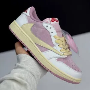 کفش نایک جردن ۱ لو تراویس اسکات صورتی Nike Air Jordan 1 Low Travis Scott Pink کفش نایک جردن ۱ لو تراویس اسکات صورتی Nike Air Jordan 1 Low Travis Scott Pink