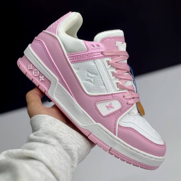 لویی ویتون ترینر سفید صورتی Louis Vuitton Trainer White Pink لویی ویتون ترینر سفید صورتی Louis Vuitton Trainer White Pink