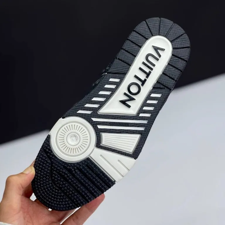 کتونی لویی ویتون ترینر مشکی سفید Louis Vuitton Trainer Black White کتونی لویی ویتون ترینر مشکی سفید Louis Vuitton Trainer Black White - تصویر 4