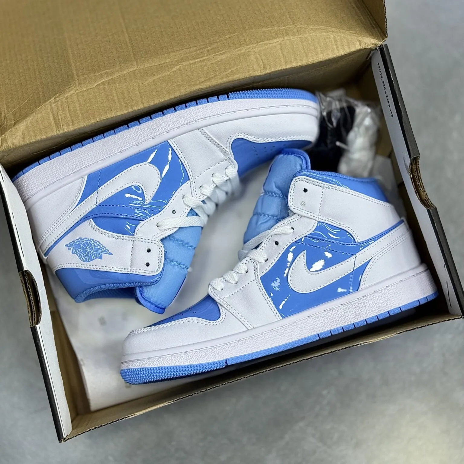 کفش نایک ایر جردن وان ساقدار لجند آبی Nike Air Jordan 1 High Legend Blue - تصویر 2