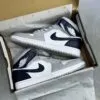 کفش نایک ایر جردن وان ساقدار گری اسکول Nike Air Jordan 1 High Grey School کفش نایک ایر جردن وان ساقدار گری اسکول Nike Air Jordan 1 High Grey School - تصویر 2