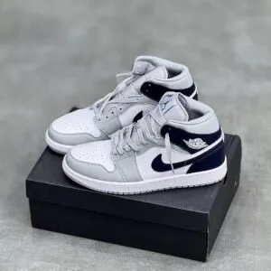 کفش نایک ایر جردن وان ساقدار گری اسکول Nike Air Jordan 1 High Grey School کفش نایک ایر جردن وان ساقدار گری اسکول Nike Air Jordan 1 High Grey School