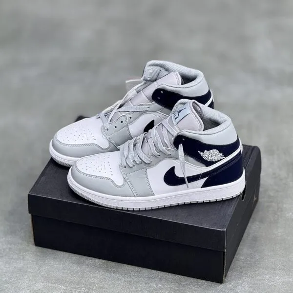 کفش نایک ایر جردن وان ساقدار گری اسکول Nike Air Jordan 1 High Grey School کفش نایک ایر جردن وان ساقدار گری اسکول Nike Air Jordan 1 High Grey School