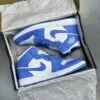 کفش نایک ایر جردن وان ساقدار سفید آبی Nike Air Jordan 1 High White Blue کفش نایک ایر جردن وان ساقدار سفید آبی Nike Air Jordan 1 High White Blue - تصویر 2