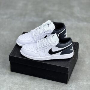 کفش نایک ایر جردن وان لو سفید طوسی Nike Air Jordan 1 Low White Grey کفش نایک ایر جردن وان لو سفید طوسی Nike Air Jordan 1 Low White Grey