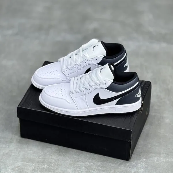 کفش نایک ایر جردن وان لو سفید طوسی Nike Air Jordan 1 Low White Grey کفش نایک ایر جردن وان لو سفید طوسی Nike Air Jordan 1 Low White Grey