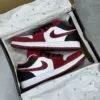 کفش نایک ایر جردن وان لو سفید قرمز خونی Nike Air Jordan 1 Low White Blood Red کفش نایک ایر جردن وان لو سفید قرمز خونی Nike Air Jordan 1 Low White Blood Red - تصویر 2