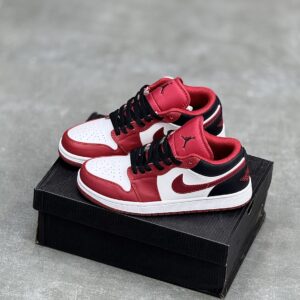 کفش نایک ایر جردن وان لو سفید قرمز خونی Nike Air Jordan 1 Low White Blood Red کفش نایک ایر جردن وان لو سفید قرمز خونی Nike Air Jordan 1 Low White Blood Red