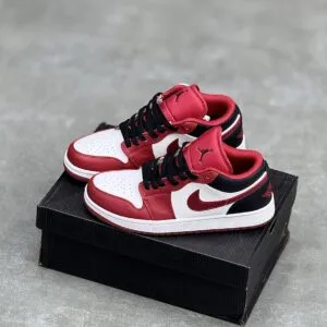 کفش نایک ایر جردن وان لو سفید قرمز خونی Nike Air Jordan 1 Low White Blood Red کفش نایک ایر جردن وان لو سفید قرمز خونی Nike Air Jordan 1 Low White Blood Red