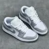 کفش نایک ایر جردن وان سفید طوسی Nike Air Jordan 1 White Grey کفش نایک ایر جردن وان سفید طوسی Nike Air Jordan 1 White Grey - تصویر 3