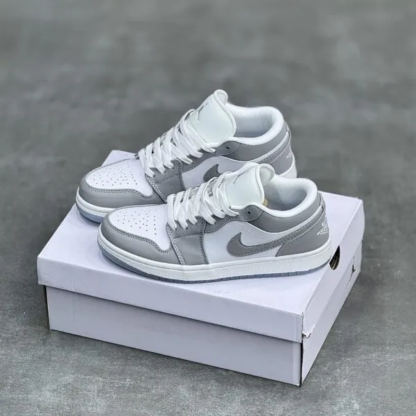 کفش نایک ایر جردن وان سفید طوسی Nike Air Jordan 1 White Grey کفش نایک ایر جردن وان سفید طوسی Nike Air Jordan 1 White Grey