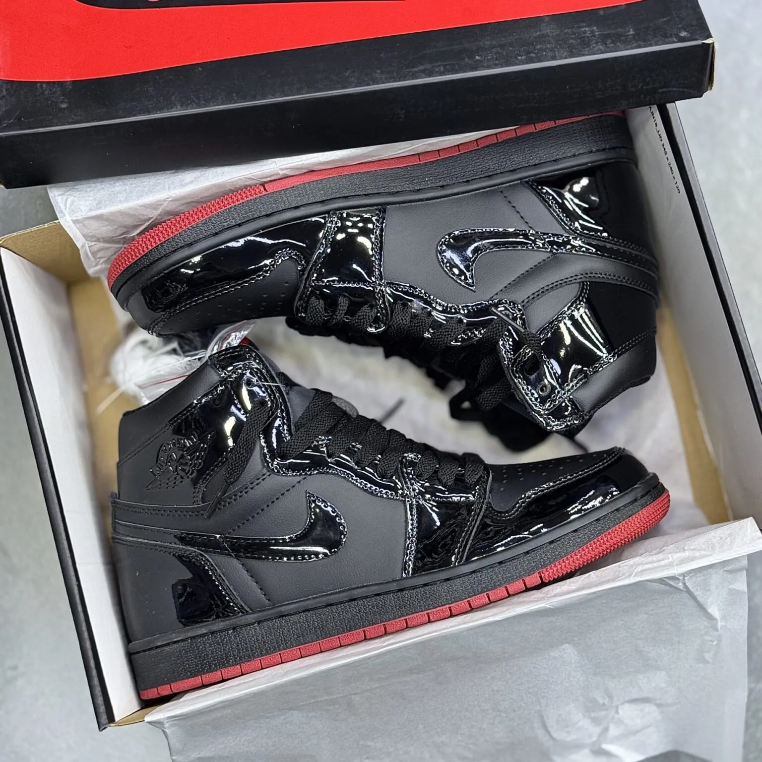 کفش نایک ایر جردن وان ساقدار ورنی بلکند Nike Air Jordan 1 High Patent Blackend - تصویر 3