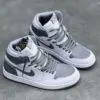 کفش نایک ایر جردن وان ساقدار سفید طوسی دودی Nike Air Jordan 1 High White Smoke Grey کفش نایک ایر جردن وان ساقدار سفید طوسی دودی Nike Air Jordan 1 High White Smoke Grey - تصویر 3