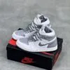 کفش نایک ایر جردن وان ساقدار سفید طوسی دودی Nike Air Jordan 1 High White Smoke Grey کفش نایک ایر جردن وان ساقدار سفید طوسی دودی Nike Air Jordan 1 High White Smoke Grey