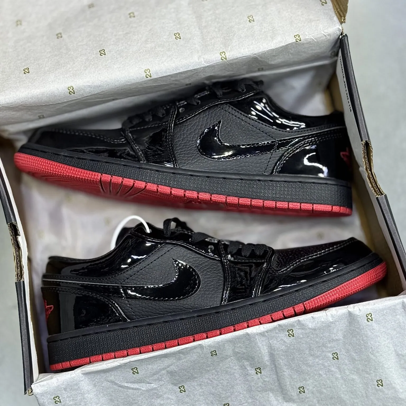 کفش نایک ایر جردن وان لو مشکی ورنی بلکند Nike Air Jordan 1 Low Black Patent - تصویر 2