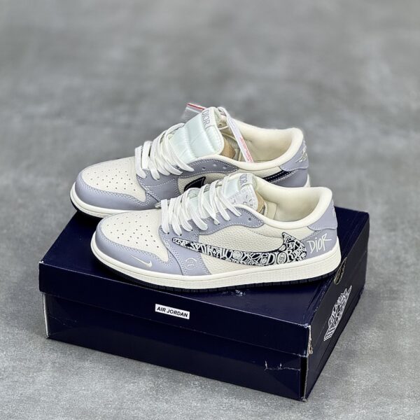 کفش نایک ایر جردن وان لو تراویس اسکات دیور Nike Air Jordan 1 Low Travis Scott Dior کفش نایک ایر جردن وان لو تراویس اسکات دیور Nike Air Jordan 1 Low Travis Scott Dior