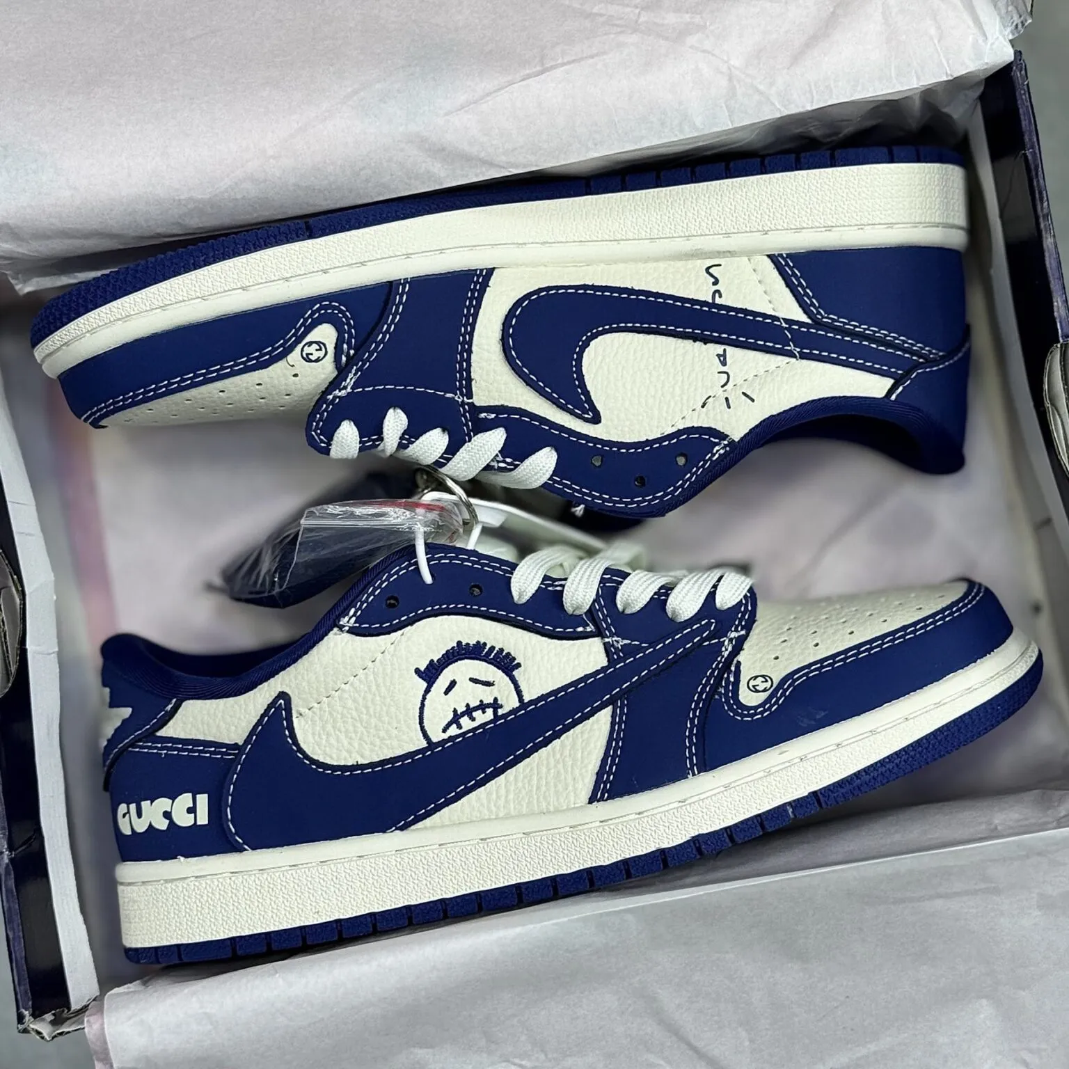 کفش نایک ایر جردن وان لو تراویس اسکات گوچی سفید سرمه‌ای Nike Air Jordan 1 Low Travis Scott Gucci - تصویر 2