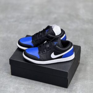 کفش نایک ایر جردن وان لو مشکی آبی Nike Air Jordan 1 Low Black Blue کفش نایک ایر جردن وان لو مشکی آبی Nike Air Jordan 1 Low Black Blue