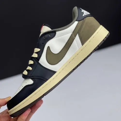 کفش نایک ایر جردن ۱ لو دارک موکا Nike Air Jordan 1 Low Dark Mocha کفش نایک ایر جردن ۱ لو دارک موکا Nike Air Jordan 1 Low Dark Mocha - تصویر 2