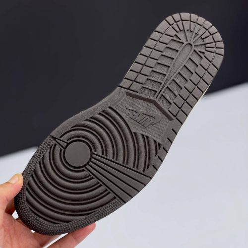 کفش نایک ایر جردن ۱ لو دارک موکا  Nike Air Jordan 1 Low Dark Mocha