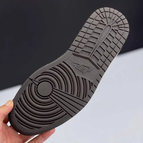 کفش نایک ایر جردن ۱ لو دارک موکا Nike Air Jordan 1 Low Dark Mocha کفش نایک ایر جردن ۱ لو دارک موکا Nike Air Jordan 1 Low Dark Mocha - تصویر 4