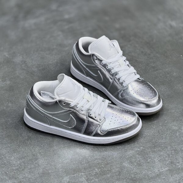 کفش نایک ایر جردن وان لو نقره ای براق Nike Air Jordan 1 Low Metallic Silver