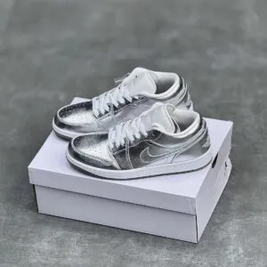 کفش نایک ایر جردن وان لو نقره ای براق Nike Air Jordan 1 Low Metallic Silver