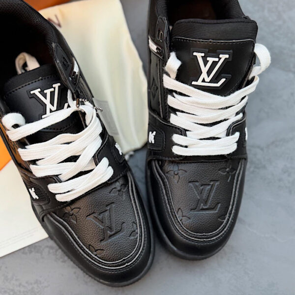 کفش لویی ویتون ترینر تمام مشکی Louis Vuitton Trainer Triple Black کفش لویی ویتون ترینر تمام مشکی Louis Vuitton Trainer Triple Black