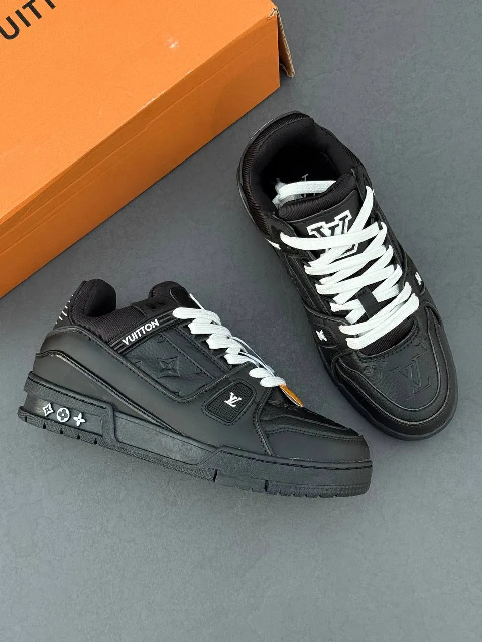 کفش لویی ویتون ترینر تمام مشکی Louis Vuitton Trainer Triple Black - تصویر 4