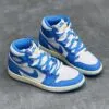 کفش نایک ایر جردن وان ساقدار شیکاگو لاست اند فاند آبی Nike Air Jordan 1 High Chicago Lost & Found Blue کفش نایک ایر جردن وان ساقدار شیکاگو لاست اند فاند آبی Nike Air Jordan 1 High Chicago Lost & Found Blue - تصویر 3