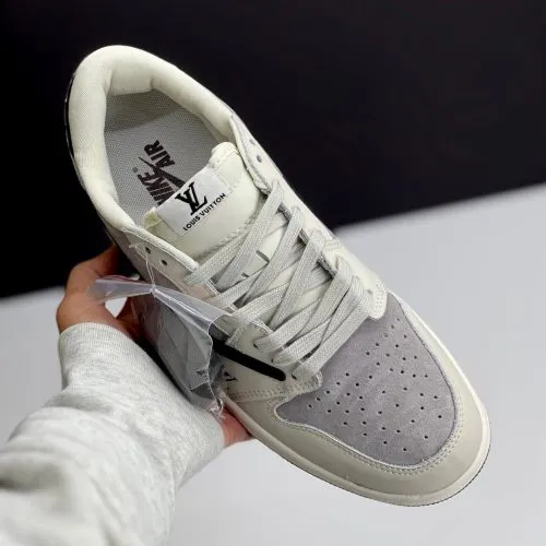 کفش نایک ایر جردن وان لو تراویس اسکات لویی ویتون کرم قهوه‌ای Nike Air Jordan 1 Low Travis Scott Louis Vuitton Brown - تصویر 4