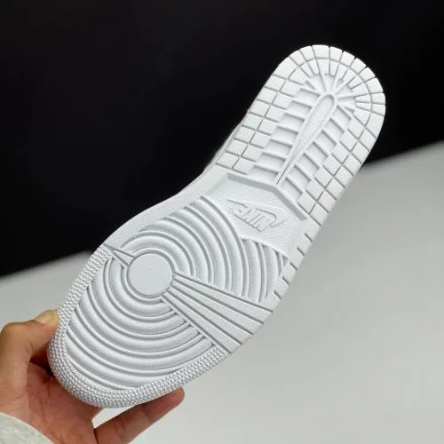 کفش نایک ایر جردن وان لو تراویس اسکات وایت پارتی Nike Air Jordan 1 Low Travis Scott White Party - تصویر 3