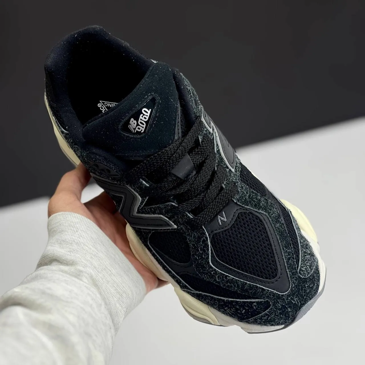 نیوبالانس ۹۰۶۰ مشکی کرم New Balance 9060 Black Cream نیوبالانس ۹۰۶۰ مشکی کرم New Balance 9060 Black Cream - تصویر 3