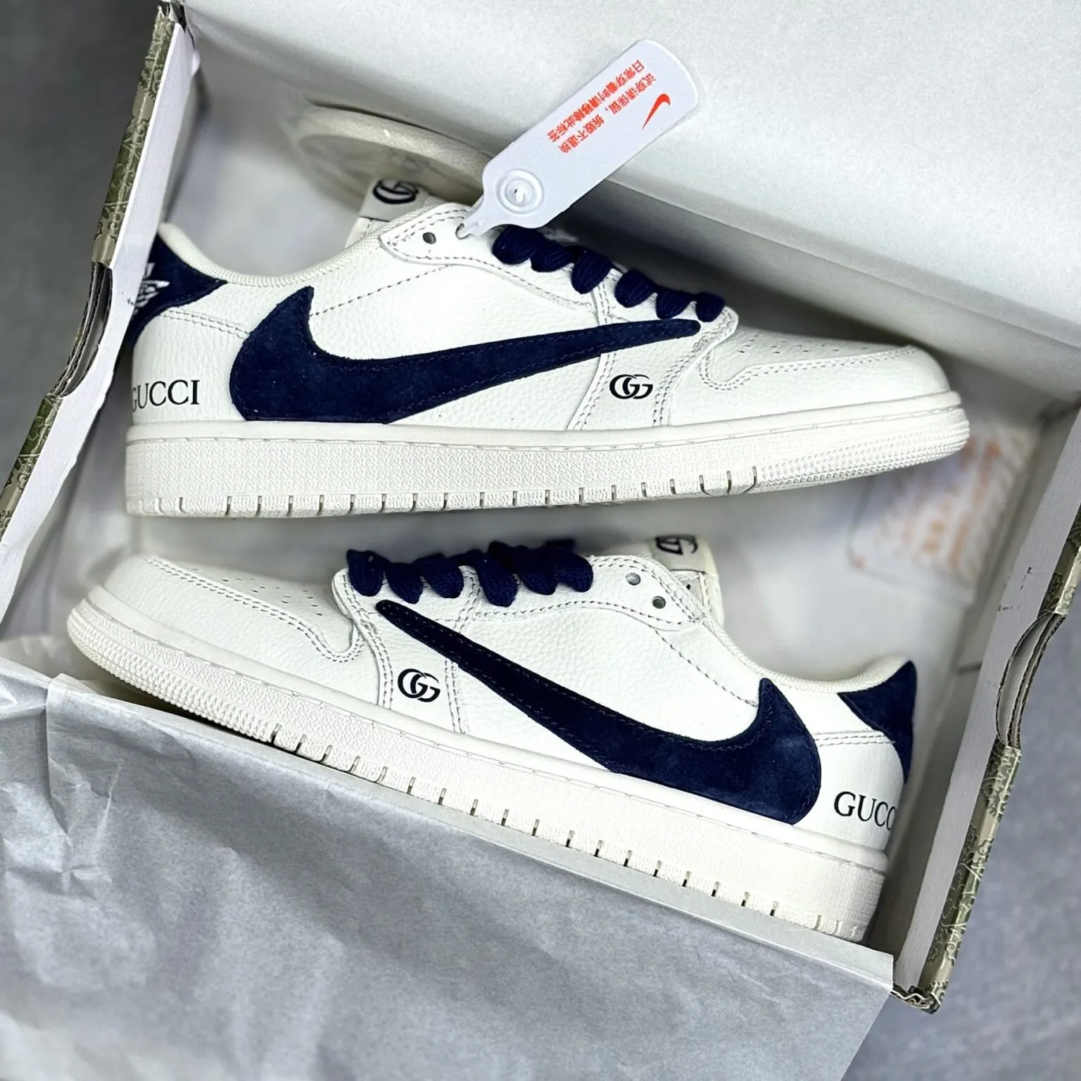 کفش نایک ایر جردن وان لو تراویس اسکات گوچی سفید سرمه ای Nike Air Jordan 1 Low Travis Scott Gucci White Navy - تصویر 2