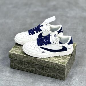 کفش نایک ایر جردن وان لو تراویس اسکات گوچی سفید سرمه ای Nike Air Jordan 1 Low Travis Scott Gucci White Navy کفش نایک ایر جردن وان لو تراویس اسکات گوچی سفید سرمه ای Nike Air Jordan 1 Low Travis Scott Gucci White Navy