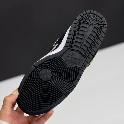 کفش نایک اس‌بی (SB) دانک لو نکفیس Nike SB Dunk Low Neckface