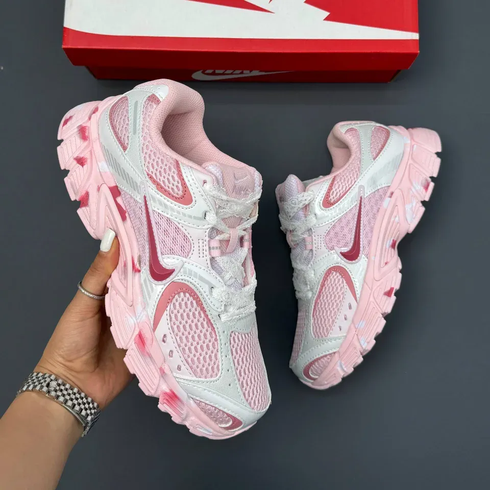 کفش نایک وی فایو کی ران صورتی سفید Nike V5K Run Pink White کفش نایک وی فایو کی ران صورتی سفید Nike V5K Run Pink White - تصویر 3