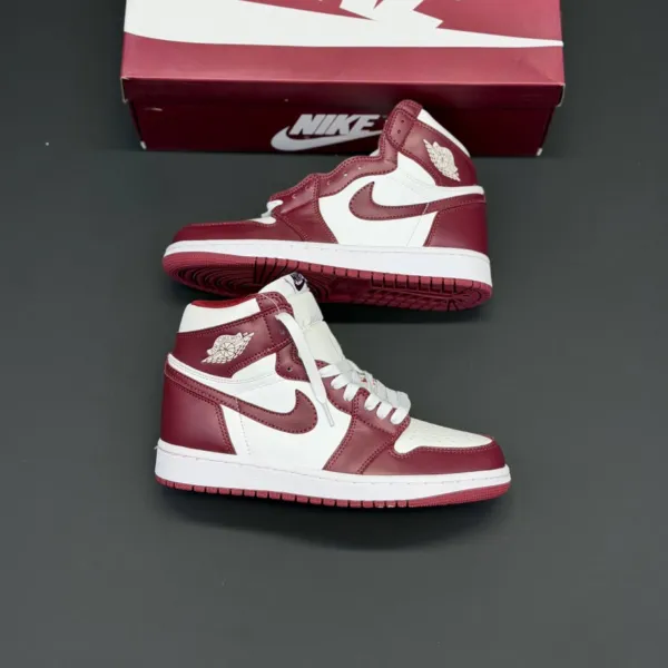 کفش نایک ایر جردن وان ساقدار رترو زرشکی Nike Air Jordan 1 Retro High Burgundy کفش نایک ایر جردن وان ساقدار رترو زرشکی Nike Air Jordan 1 Retro High Burgundy