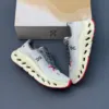 کفش آن رانینگ QC Loewe Cloudtilt طوسی On Running QC Loewe Cloudtilt Grey کفش آن رانینگ QC Loewe Cloudtilt طوسی On Running QC Loewe Cloudtilt Grey - تصویر 2