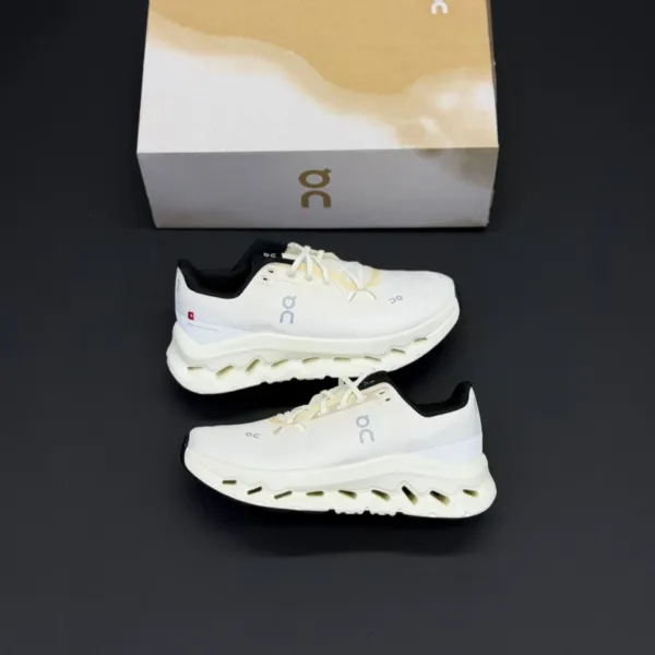 کفش آن رانینگ QC Cloudtilt سفید طلایی On Running QC Cloudtilt White Gold کفش آن رانینگ QC Cloudtilt سفید طلایی On Running QC Cloudtilt White Gold